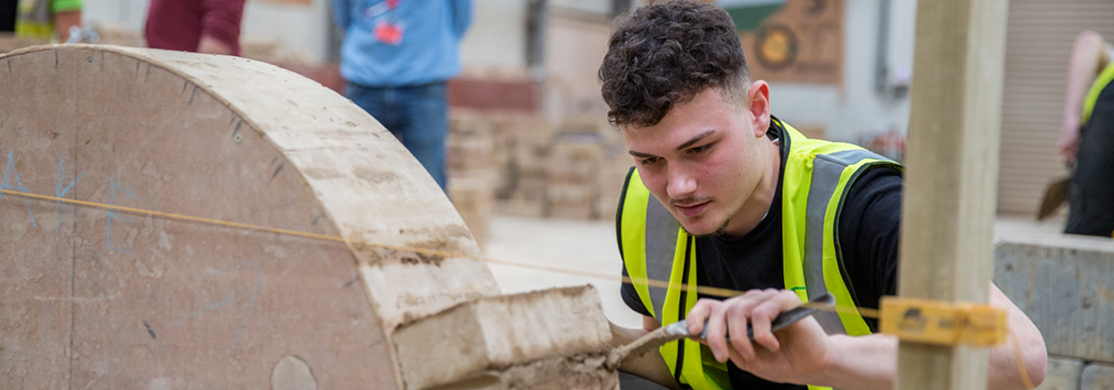 Learner construction brick arch