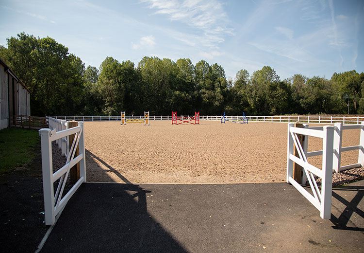 Outdoor equine arena