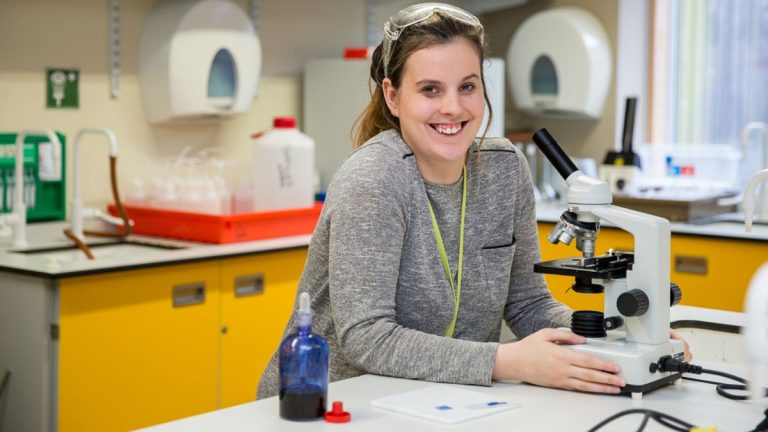 Learner using microscope