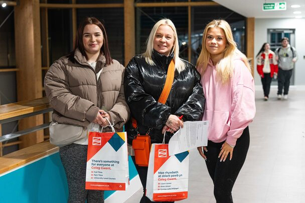 Open event visitors with bags