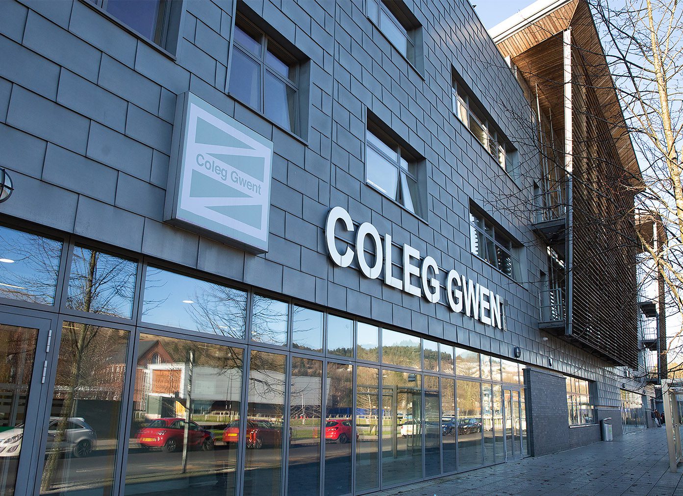Outside view of BGLZ with Ů�Ÿ� logo